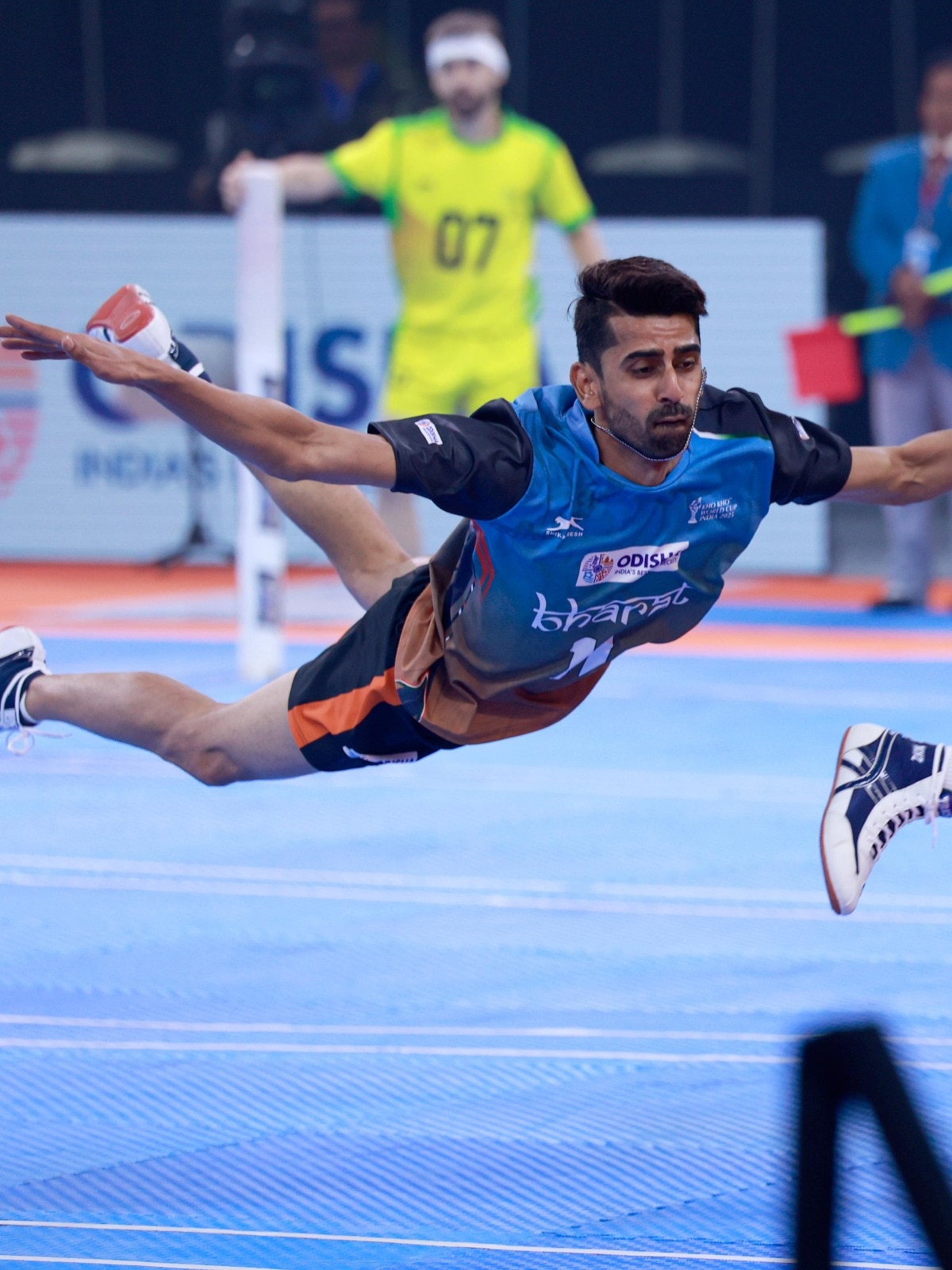 对球员突破 对球员突破