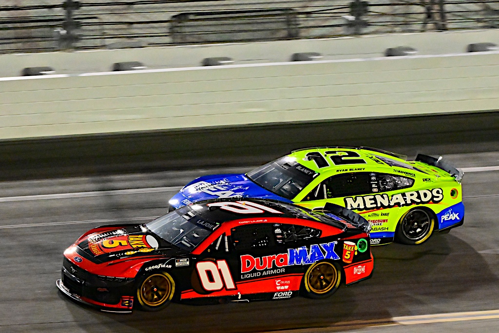 舞台上展现 舞台上展现